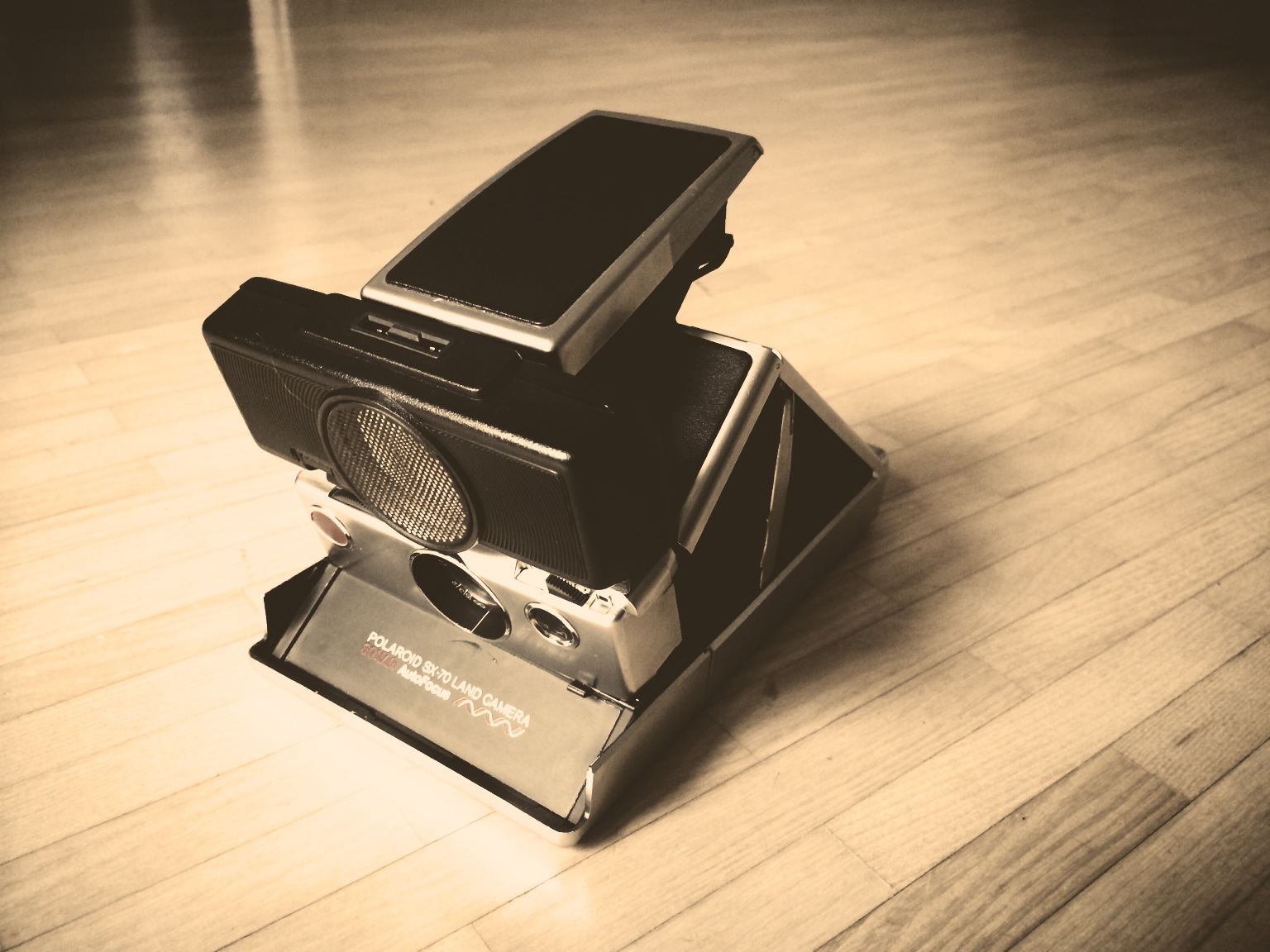 POLAROID SX-70 LAND CAMERA SONAR AutoFocus