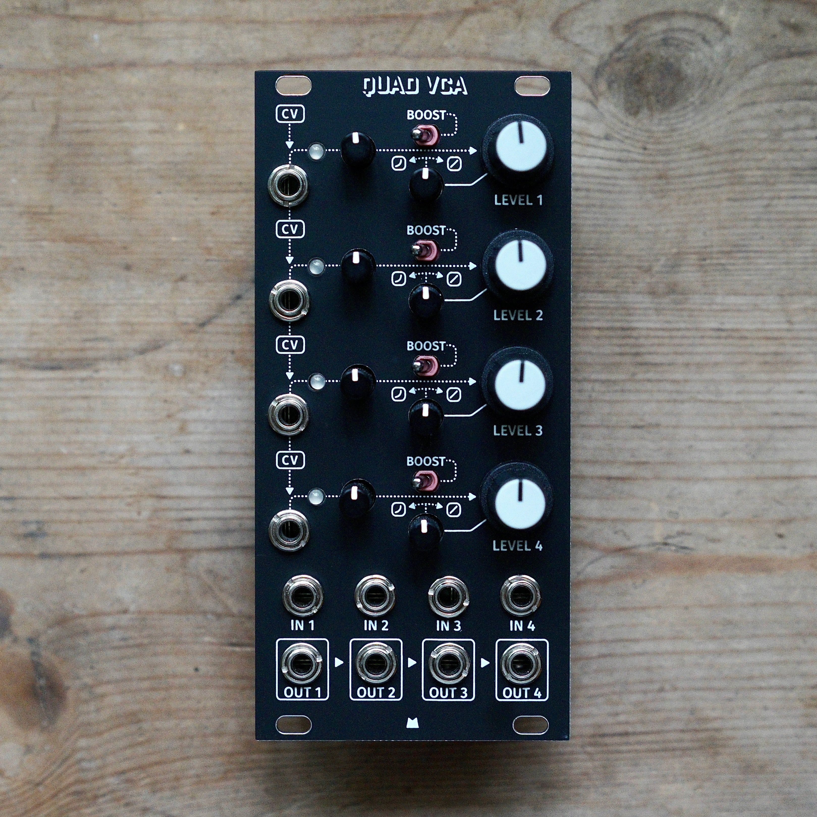 Quad VCA black panel – Mörk Modules