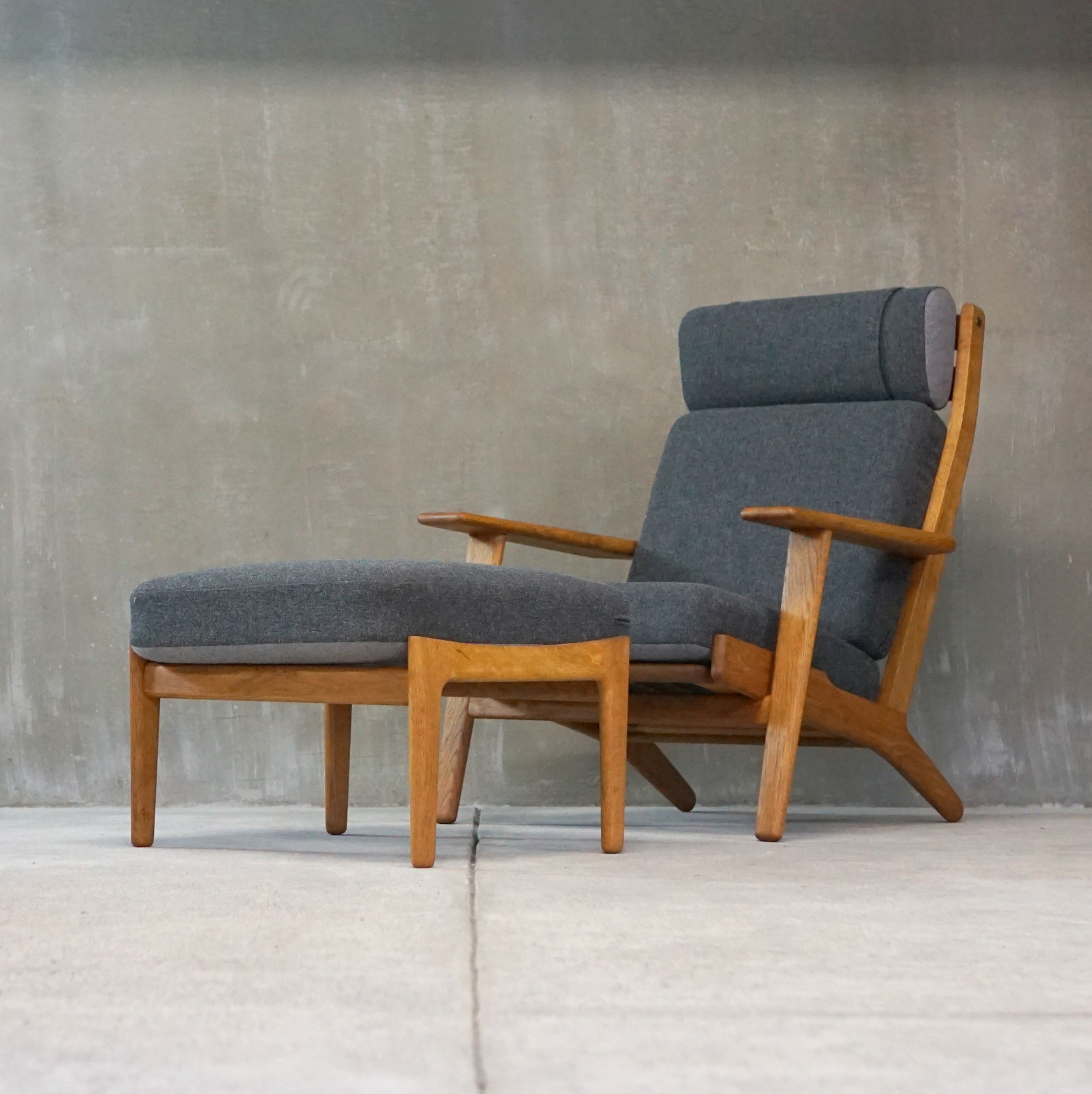 Hans J. Wegner GE290 High Back with Ottoman - MOTO FURNITURE 北欧