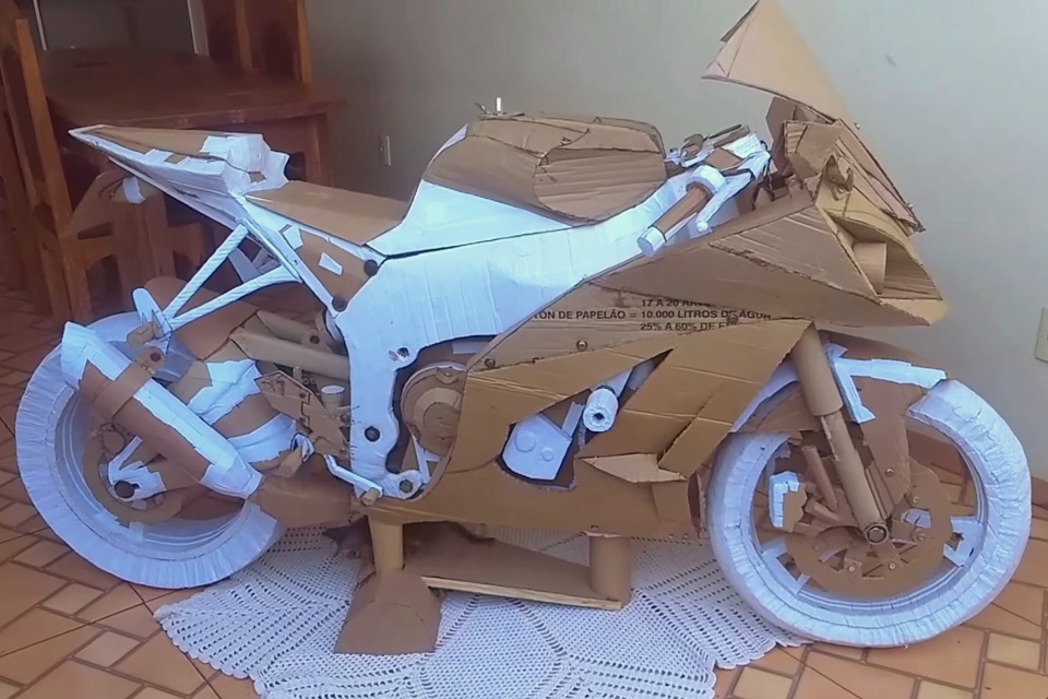 本気】ダンボールで作られたZX-10Rの完成度が高すぎてあと少しで本家