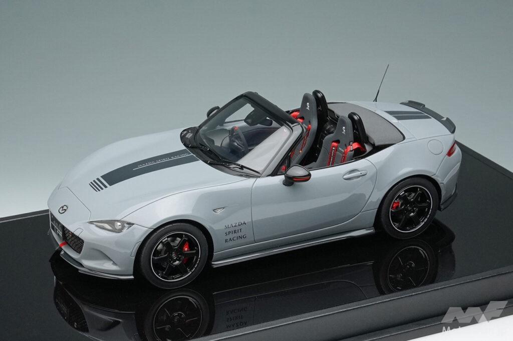 マツダが新型「CX-5」のジェットブラックマイカと初公開の新色を披露