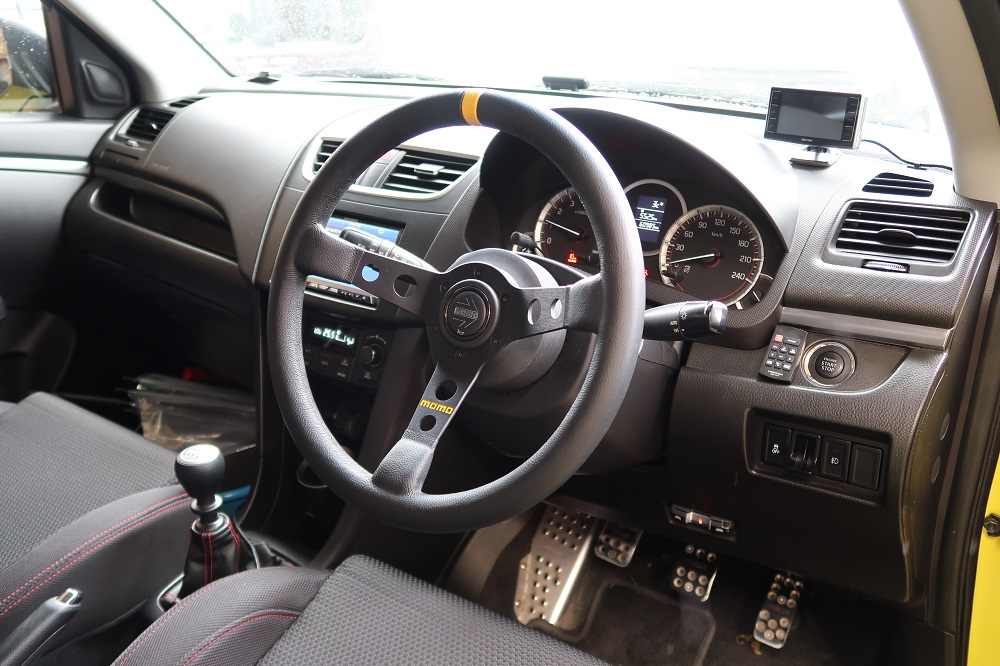 スイフトスポーツ MOMOステアリング装着！ | motor7札幌｜中古車