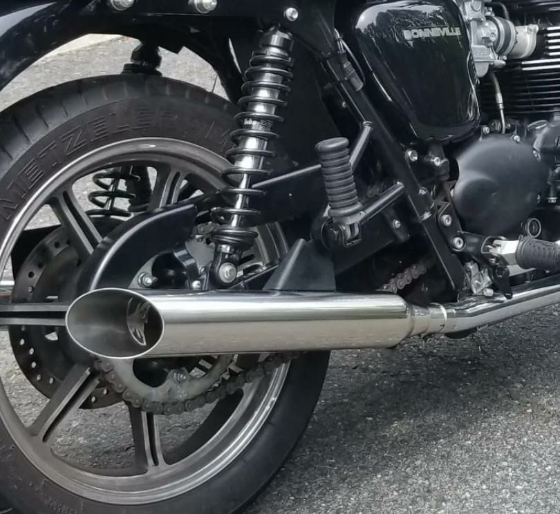 トライアンフ ボンネビルSE 09 スラッシュカットサイレンサー