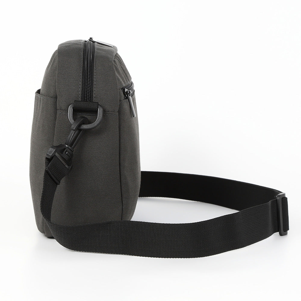 サスティナブル R-PET 撥水抗菌 7ポケット 大容量 スクエア ショルダー