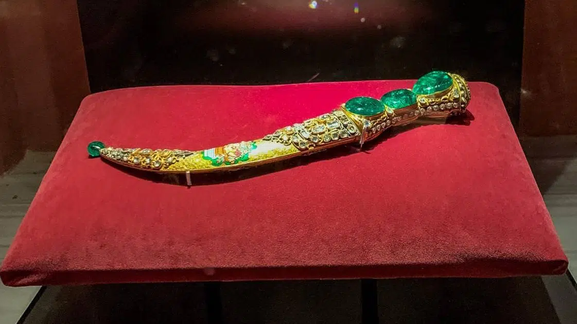 トプカプ宮殿の短剣 - 歴史、事実、そしてイスタンブールでの鑑賞方法