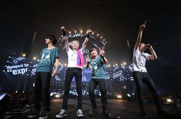 新作『experience』を掲げ、flumpoolがスペシャルライブを敢行