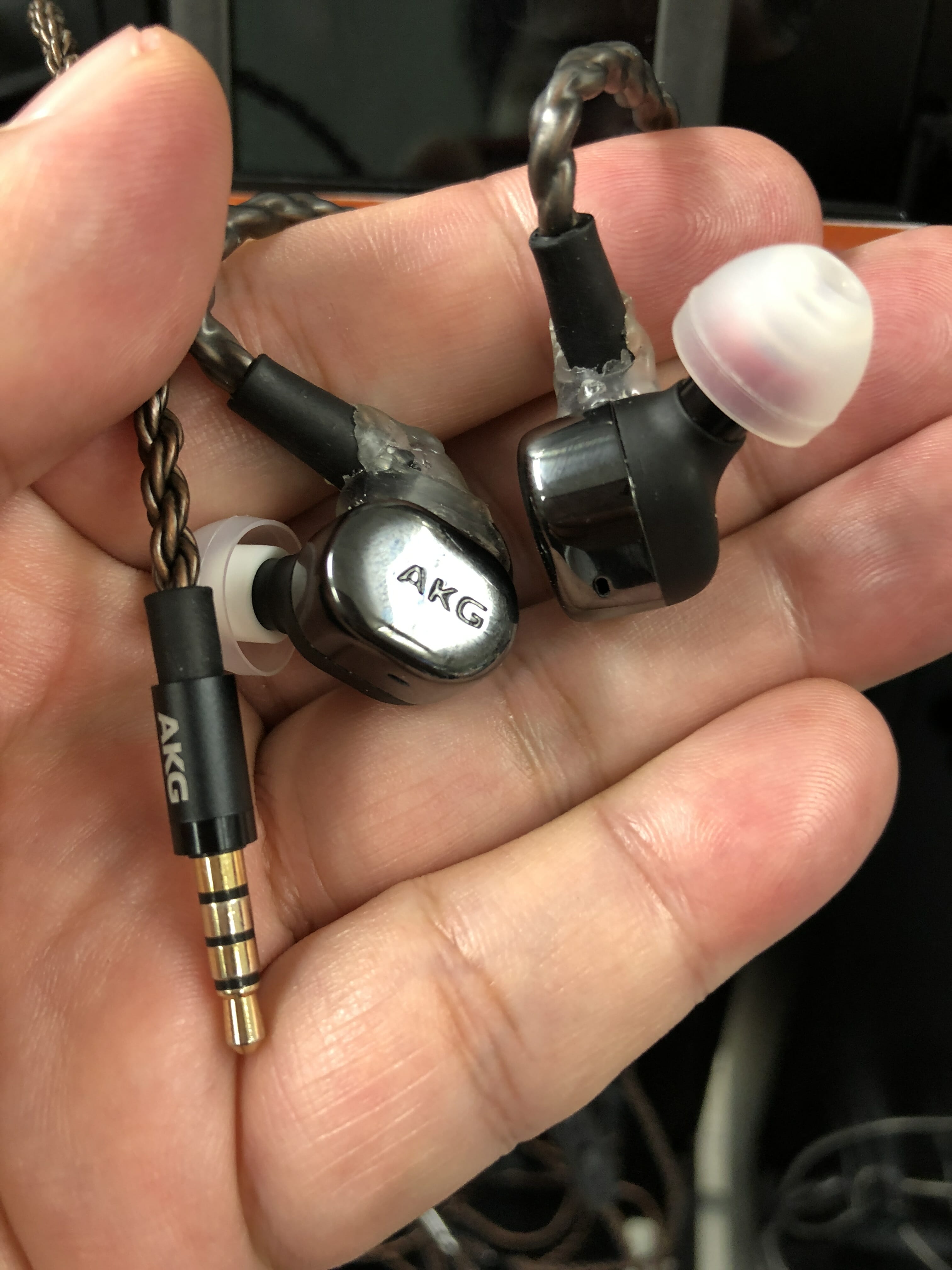 AKG N5005 ハイブリッド型イヤホン 購入三ヶ月後のレビュー | 好きな