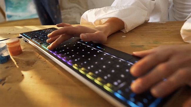 キーをなぞってタッチ操作？ タッチパッド機能搭載のワイヤレス