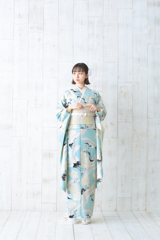 和風館ICHI 京都店の振袖 /水色/白色/レトロ/鶴柄/ Kimono2704［梅鶴