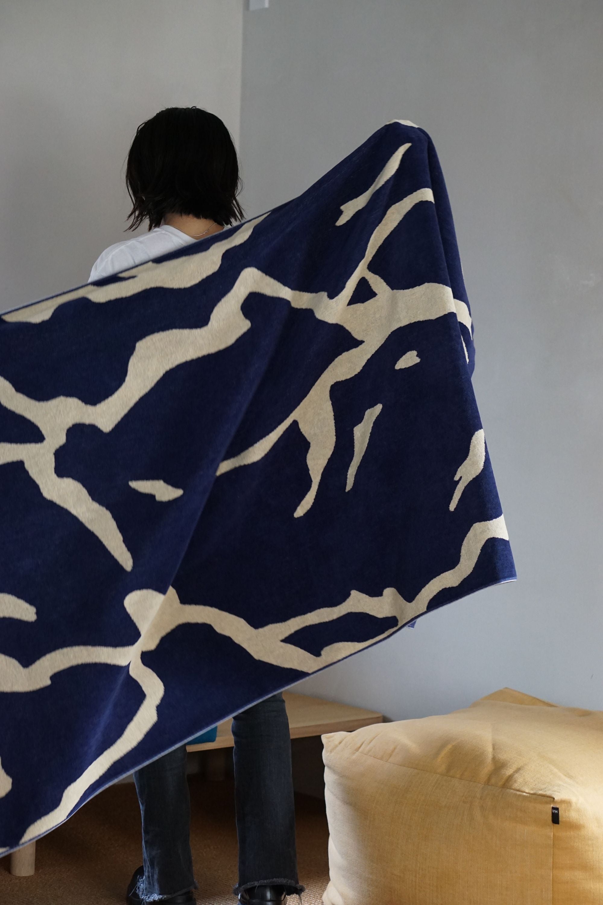 TOWEL BLANKET : Thunder in the dark / blue – MYTONE
