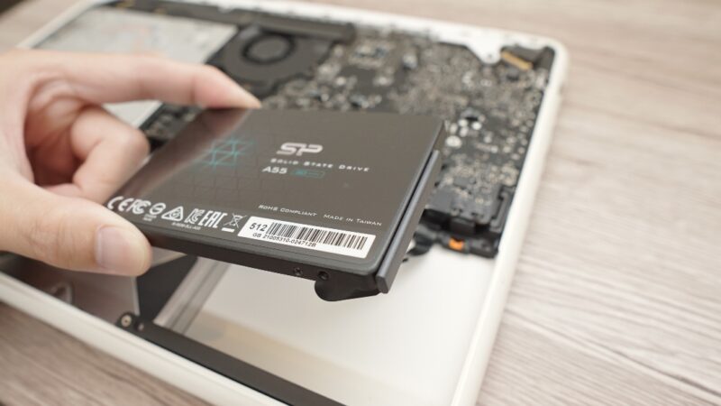 MacBook 13-inch Mid 2010 改修作業の手順解説（SSD換装、メモリ増設