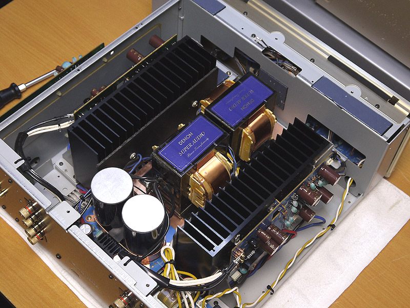 DENON PMA-2000Ⅲバランス良いプリメインアンプです。