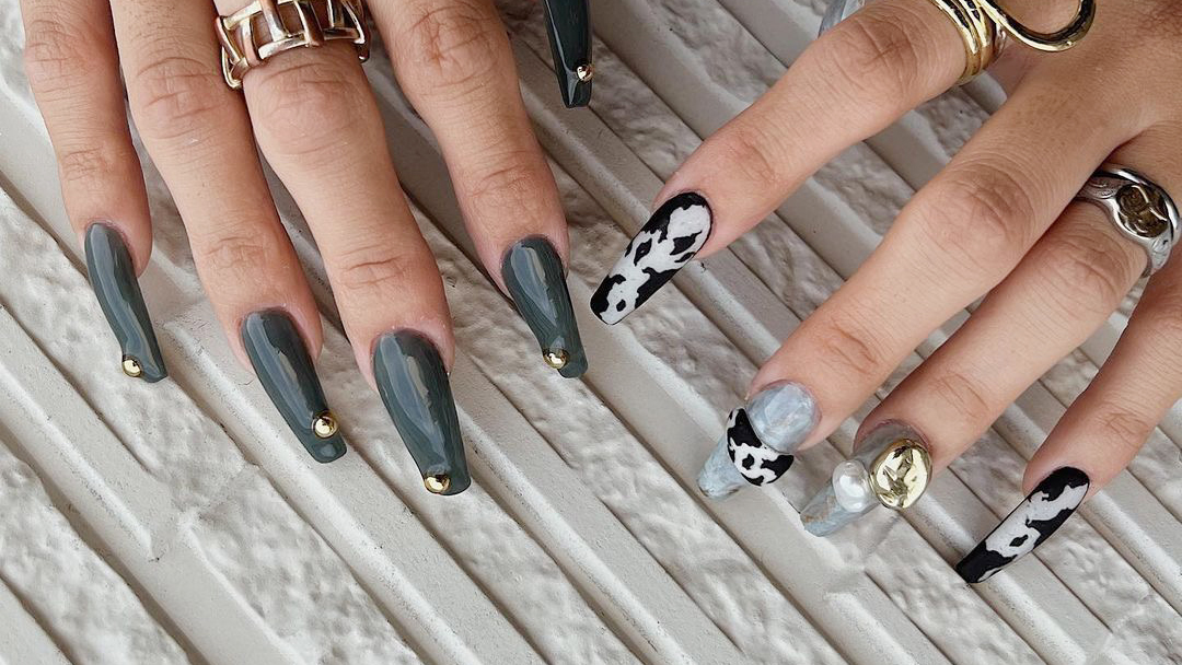 アシンメトリーネイルの人気デザイン16選！最新の可愛いネイルアートを