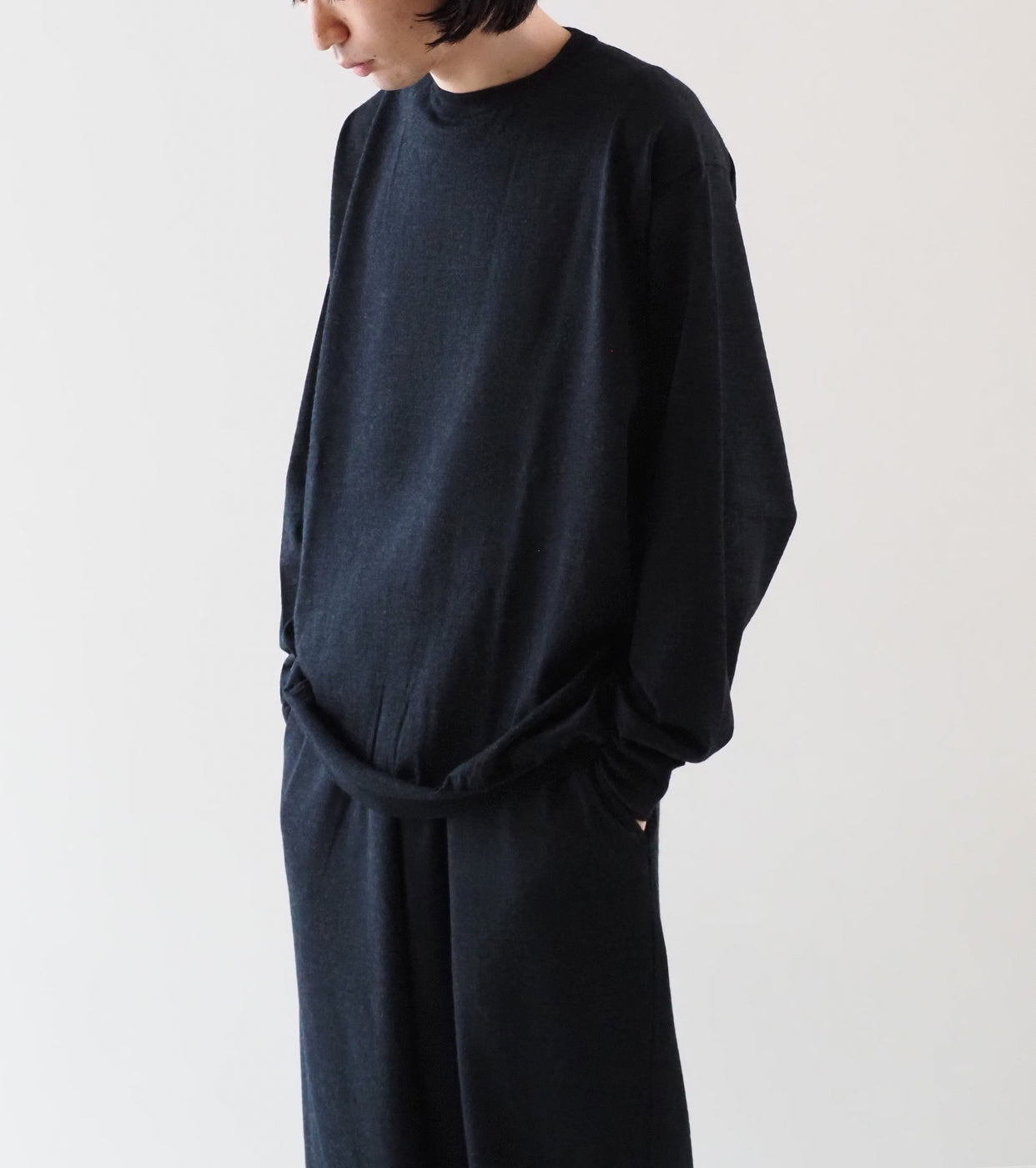 COMOLI ウール クルーネック ニット, Charcoal – Navyblue