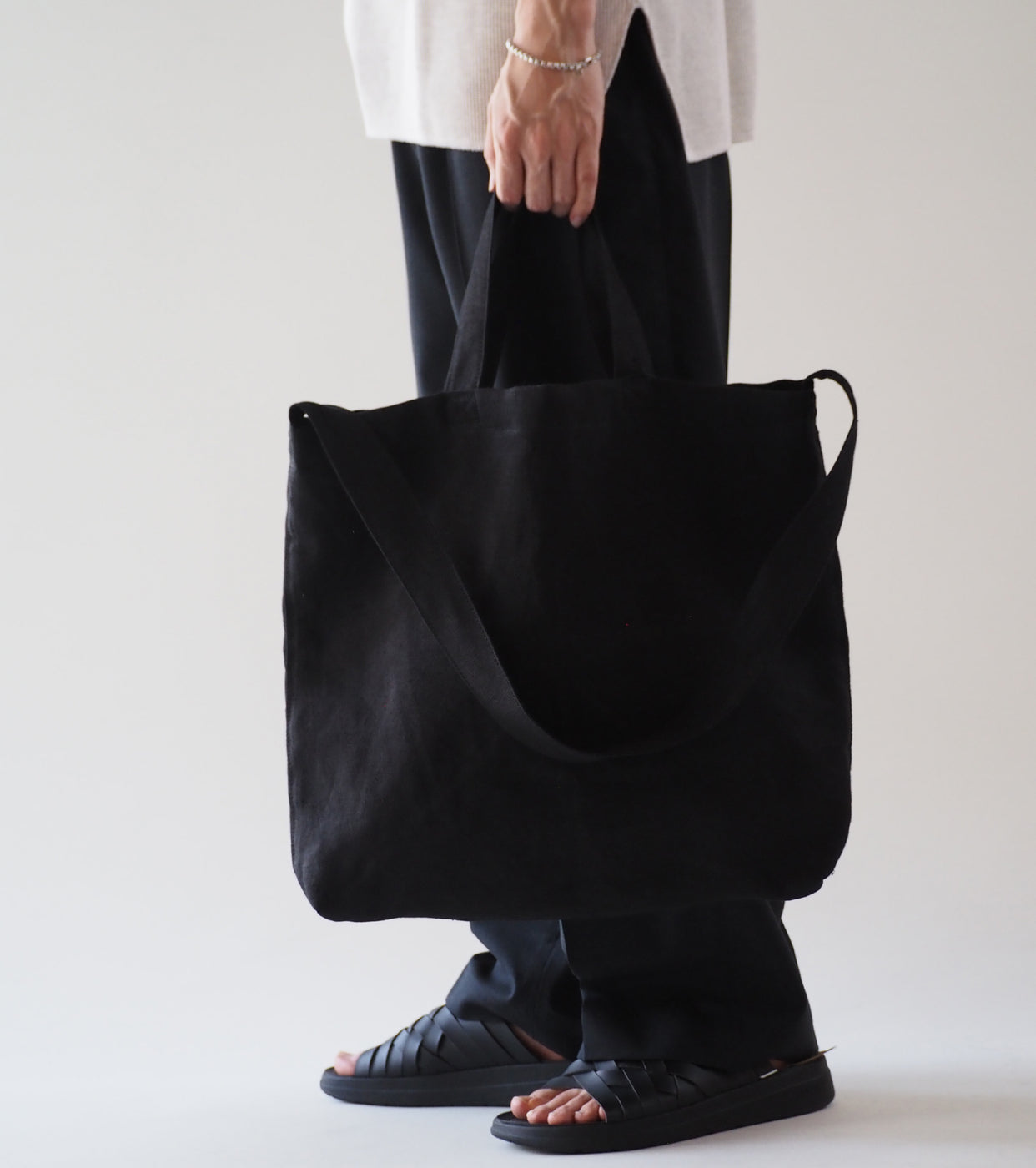 Aeta ショルダートート : M, Black – Navyblue