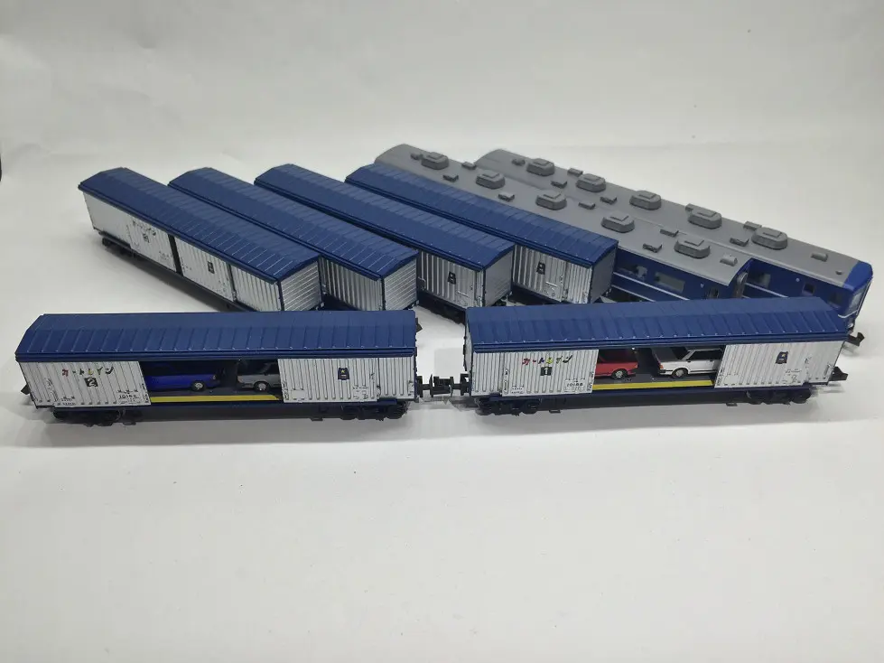 14系500番台+ワキ10000「カートレインさっぽろ」入線です。 マイクロ