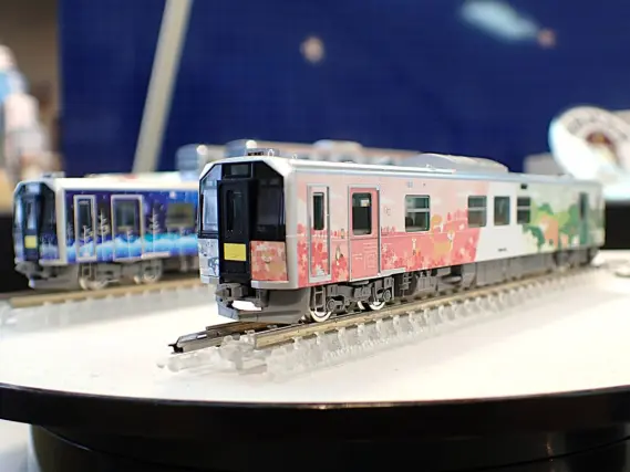 TOMIX JR H100形ディーゼルカー（石北線・富良野線ラッピング車