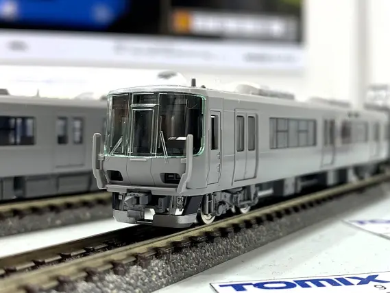 JR 223 2000系近郊電車（1次車・転落防止幌付・8両編成）セット 品番