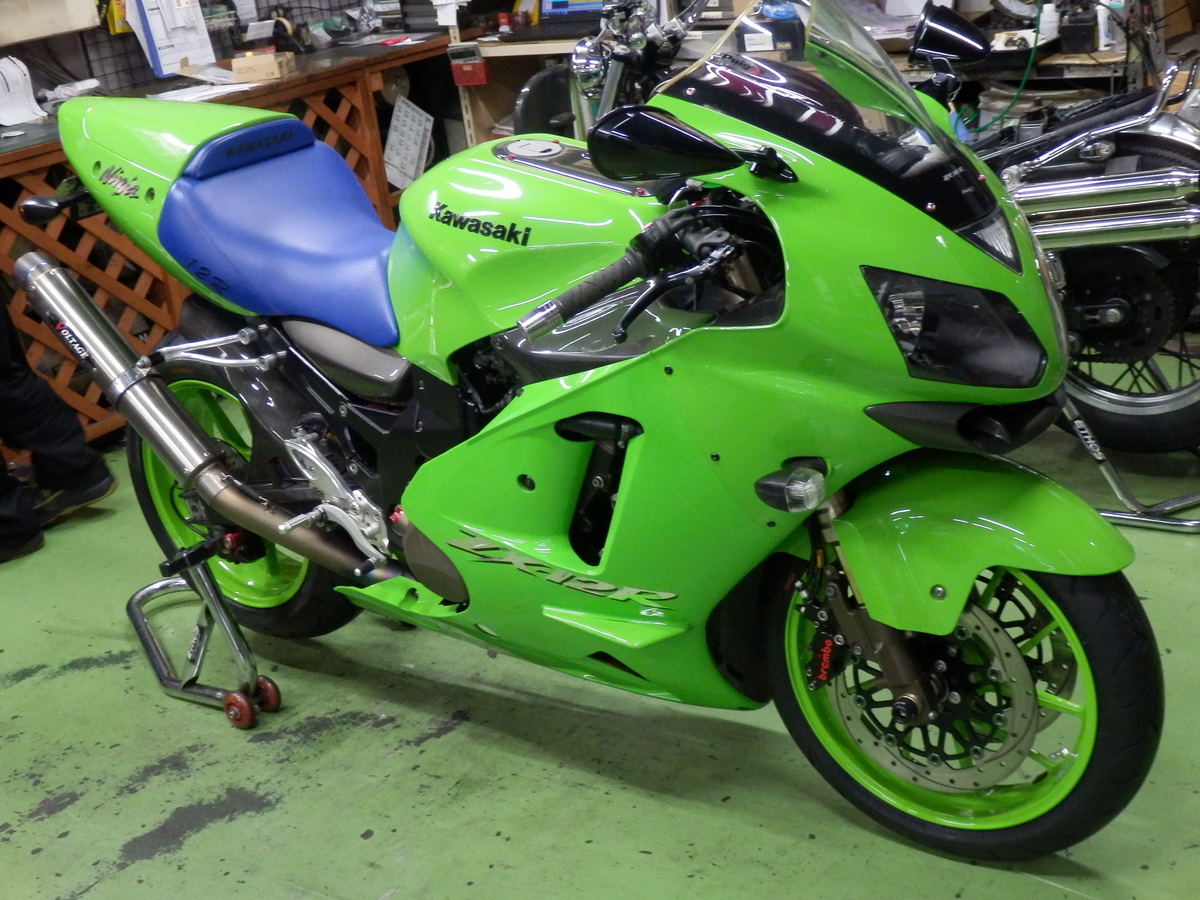 カワサキ ZX-12R『タイヤ交換』ピレリ ディアブロ ロッソコルサ