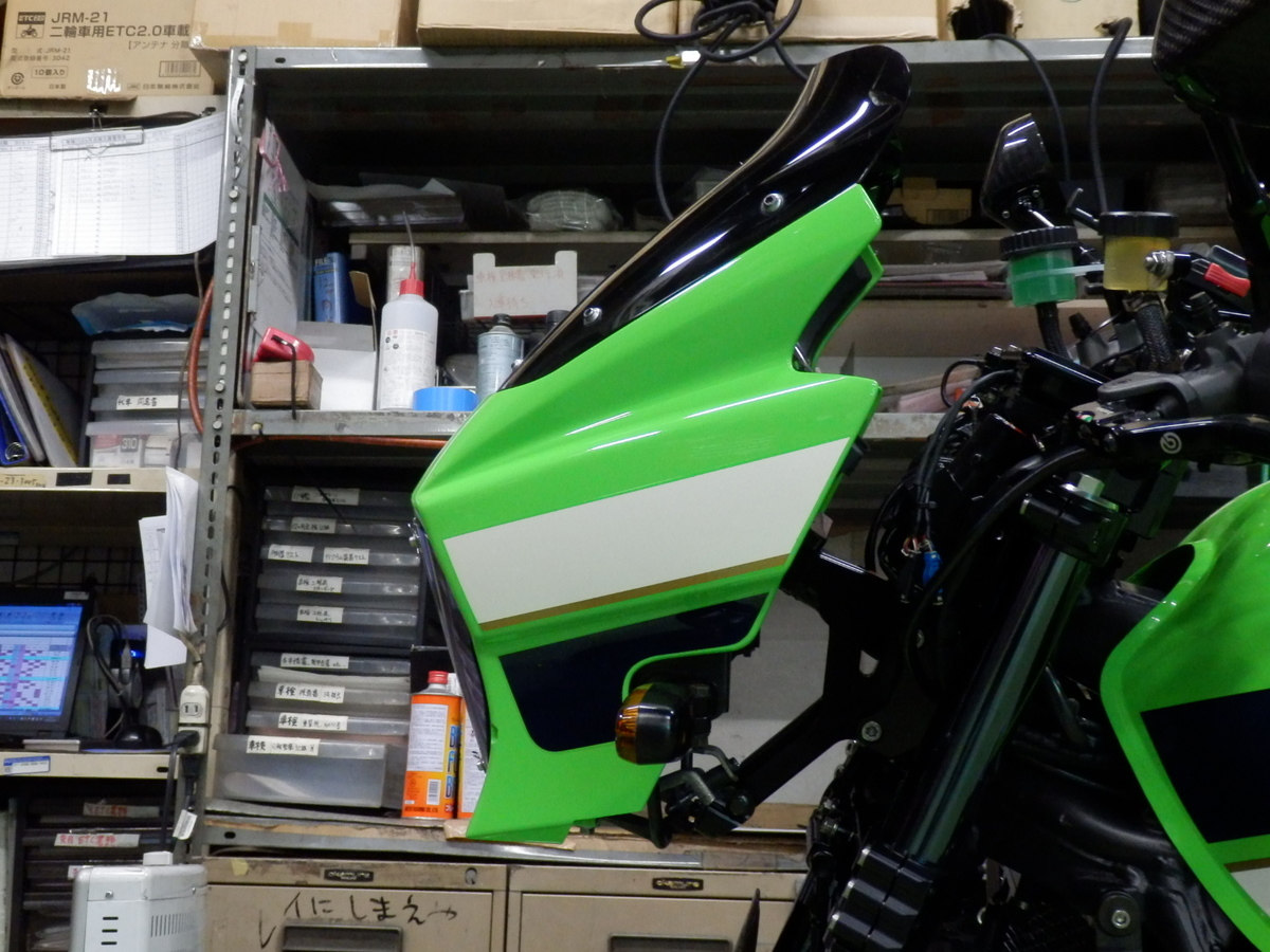 首長☆ZRX1200DAEG☆カウルマウントステー装着例: バイク用品店