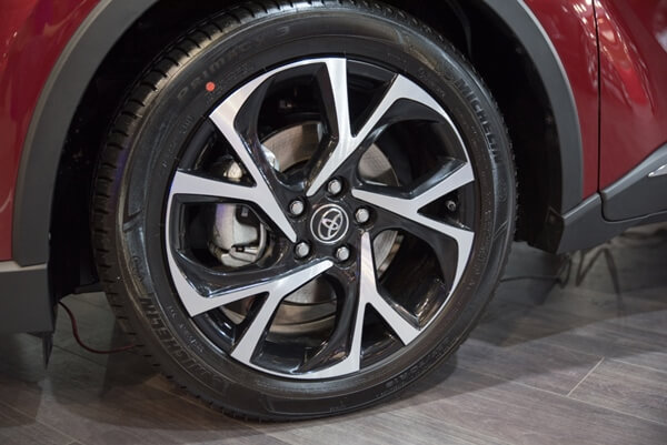 C-HRの純正ホイール】サイズと値段を徹底比較 | トヨタC-HRのカー用品