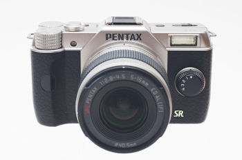 ミラーレスカメラ本来の使い勝手と役割を具現化! 「PENTAX Q7」を試し