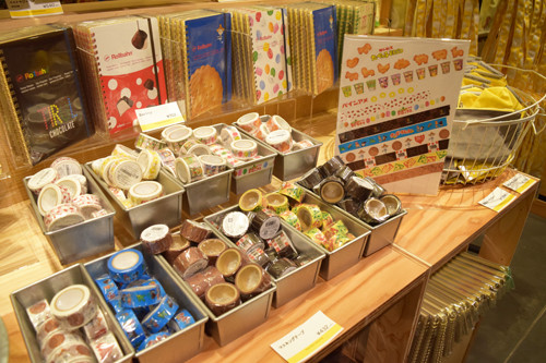 日本のお菓子が大集結! カルビー発・新宿の新スイーツスポットが楽しい