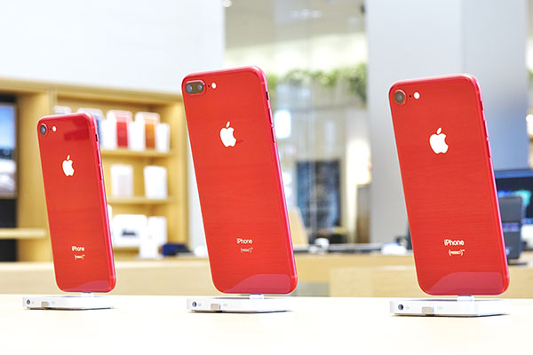 iPhone 8/8 Plusの新色「(PRODUCT)RED」販売開始、開店待ちも | マイ