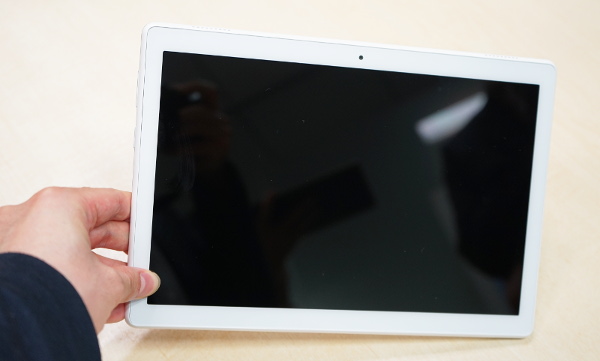 ソフトバンク、Lenovoのタブレット「TAB5」を9月に発売 | マイナビニュース