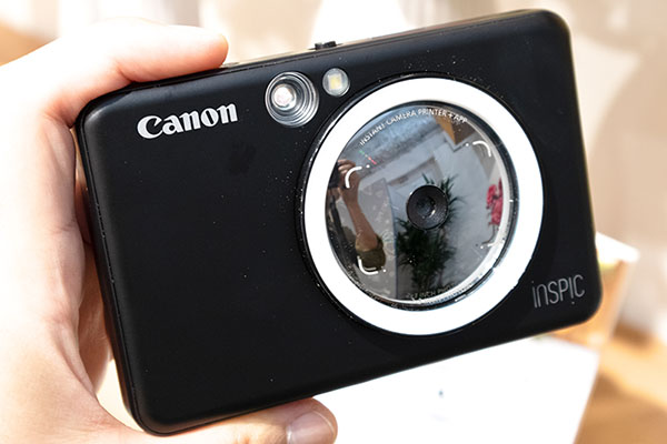 シール付き用紙でチェキに対抗、キヤノンがインスタントカメラ | マイ