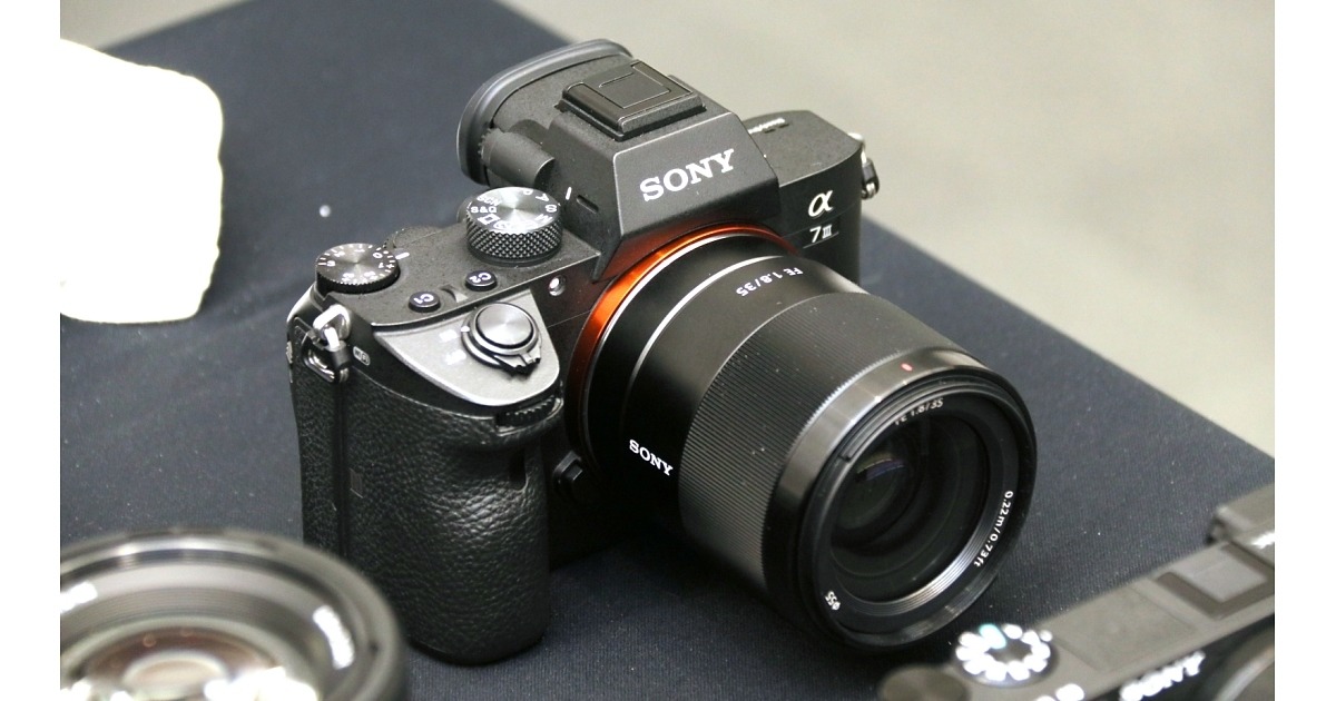 ソニー、フルサイズ対応のEマウント大口径単焦点「FE 35mm F1.8