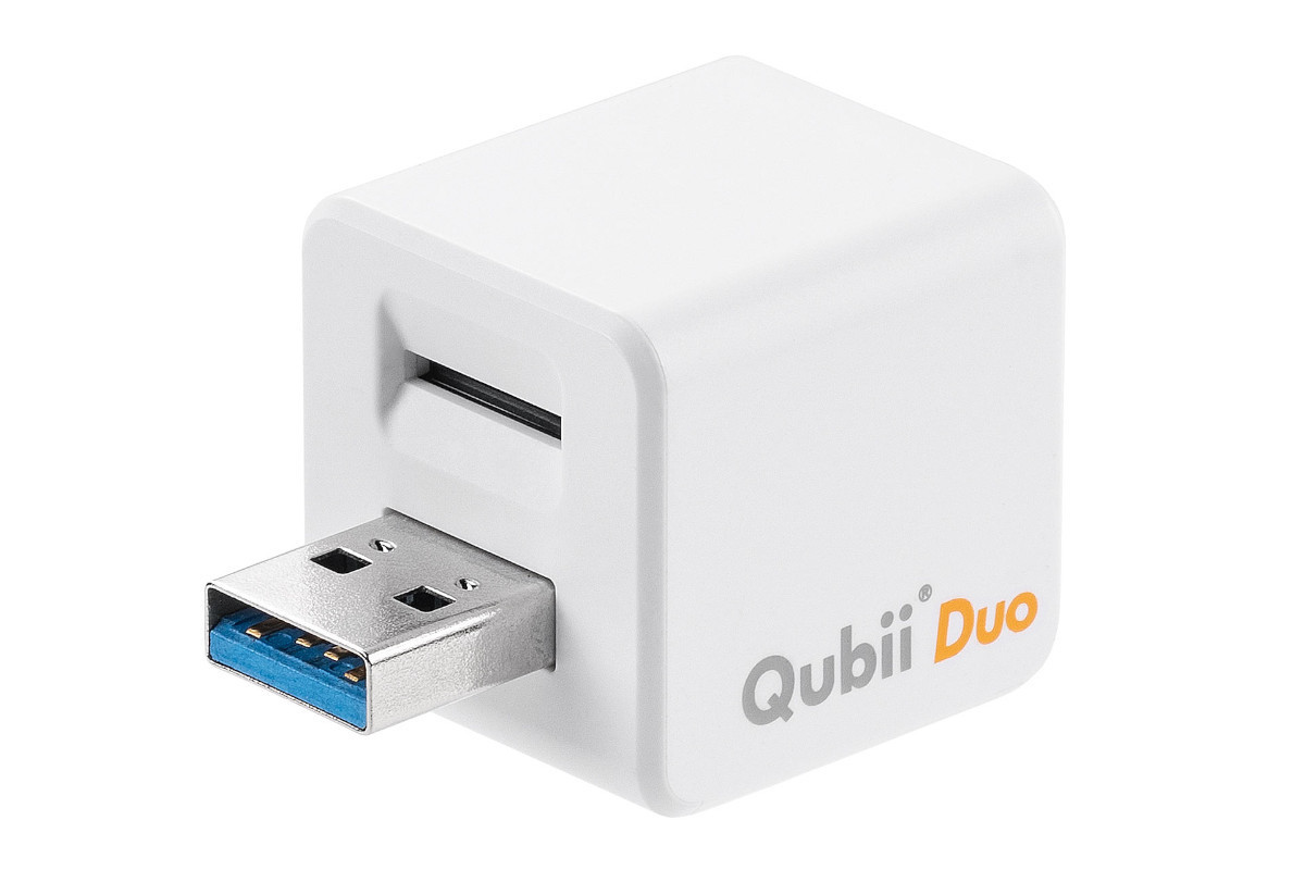 iPhoneもAndroidも充電しながらバックアップできる「Qubii Duo