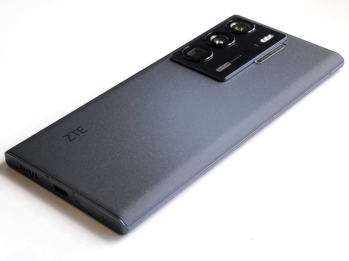 フロントカメラが見えない「全画面スマホ」、ZTE AXON 40 Ultraで自