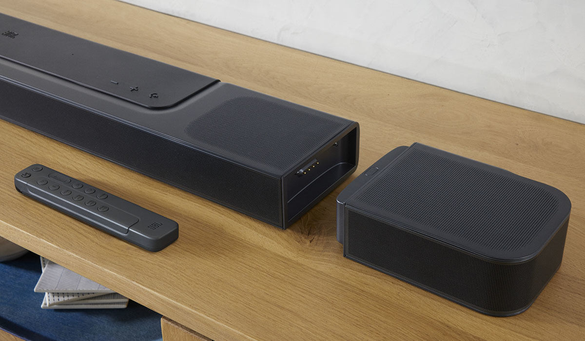 JBL新サウンドバー「BAR 1000」日本導入へ。着脱可能な充電式無線リア