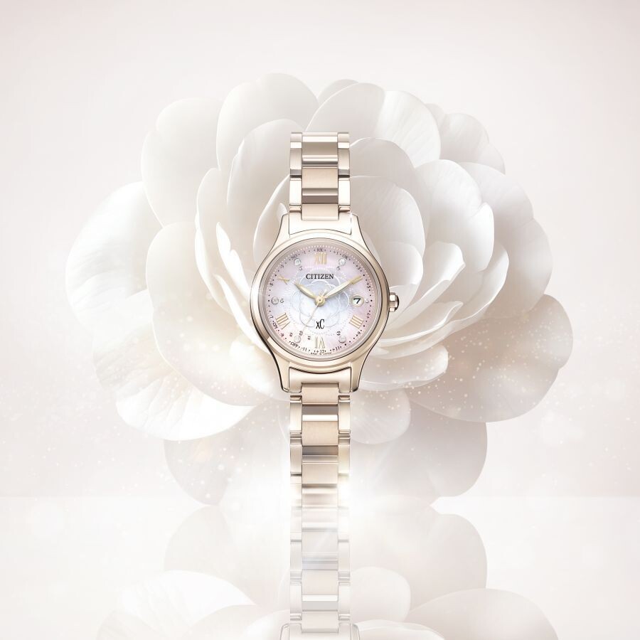 白蝶貝に咲く花のきらめき。シチズン「クロスシー」から世界限定1,300