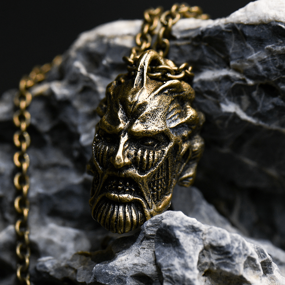 進撃の巨人』より「超大型巨人」「終尾の巨人」「鎧の巨人」をモチーフ