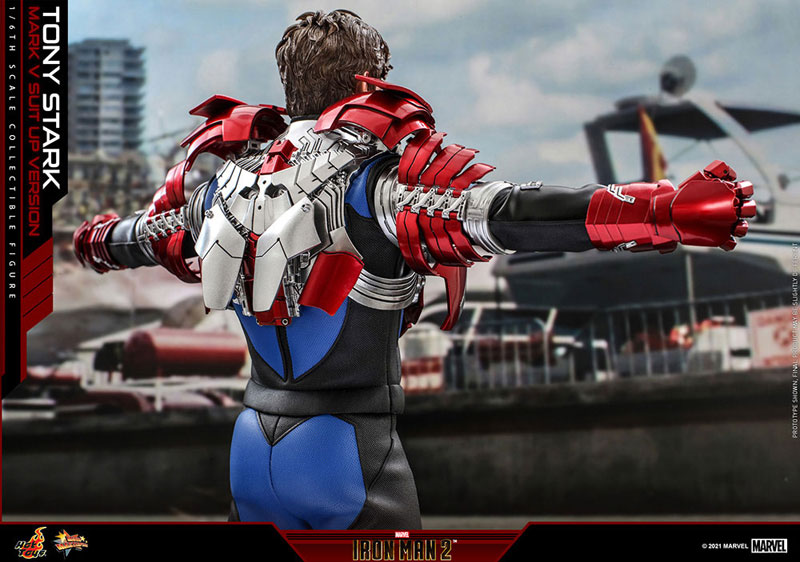 トピックス】『アイアンマン2』より、マーク5を装着するトニー