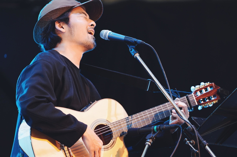 七尾旅人が六本木ヒルズでライブ！ 写真をお届け【TOKYO M.A.P.S