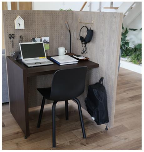 約1平米の半個室空間を作れる組み立て簡単デスク「KOMORU（コモル