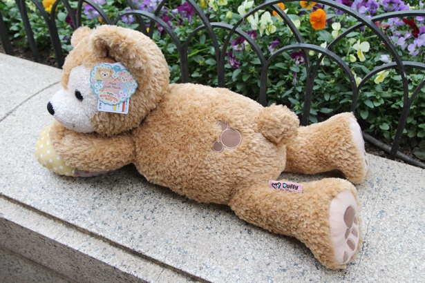 画像7 / 20＞大きな“抱きまくら”にシェリーメイが仲間入り！ダッフィー