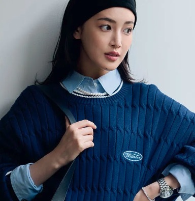キレイめスポーティ”に『ネイビーニット』がハマる！普段着カジュアル