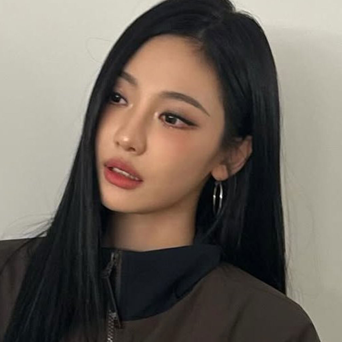 きのこ雲騒動】aespa ニンニン、紅白欠席後に “断髪ショート” 激変の