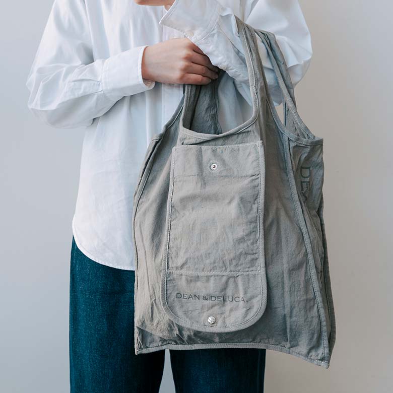 DEAN & DELUCA】ぶどうの果皮で染めた限定バッグ(全3色)登場、ワインの