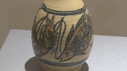 金城次郎ならではの魚や海老をモチーフにした作品ずらり 人間国宝指定