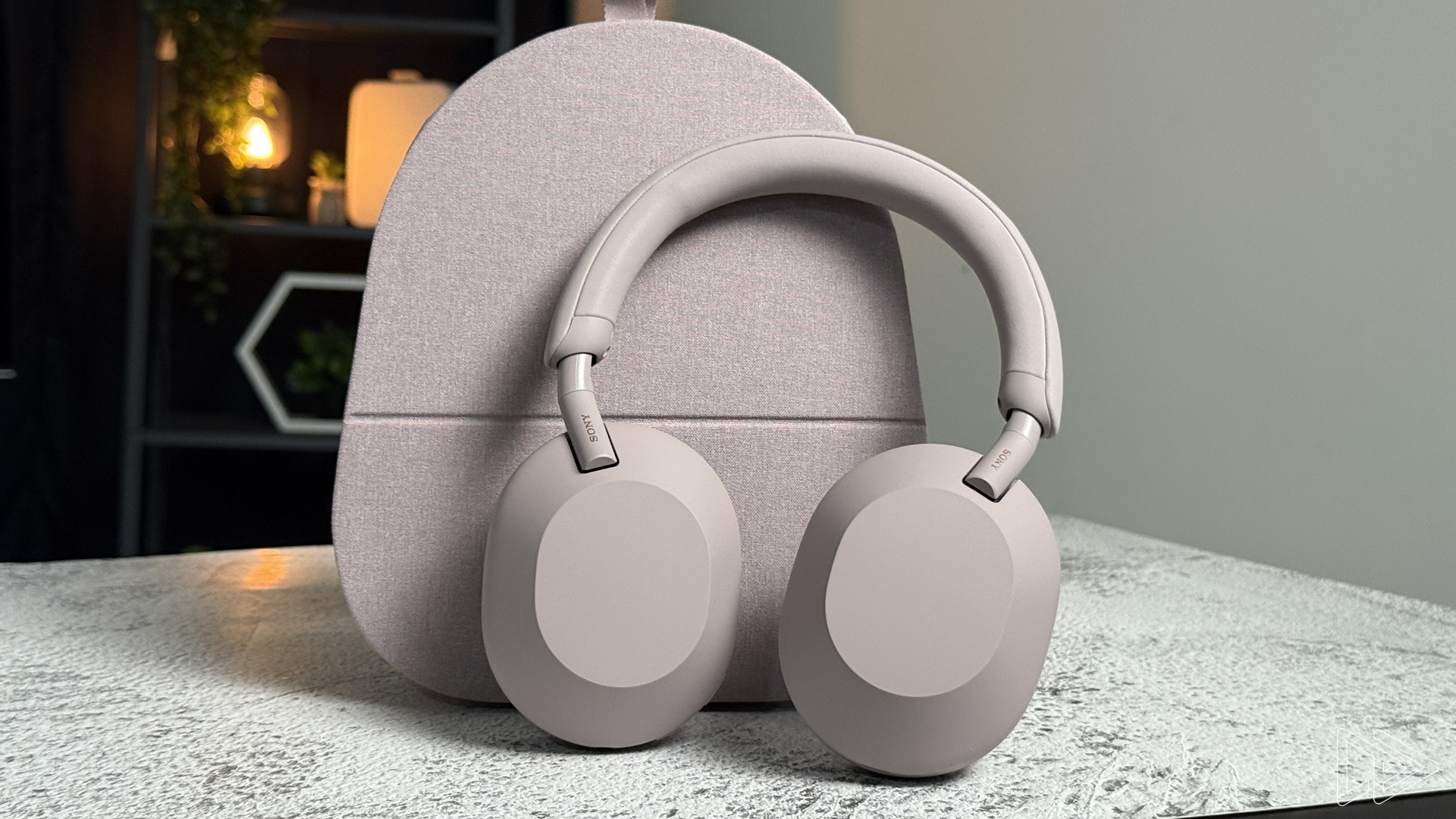 The Sony WH-1000XM5 Looks (And Sounds) Great in Smoky Pink – LE