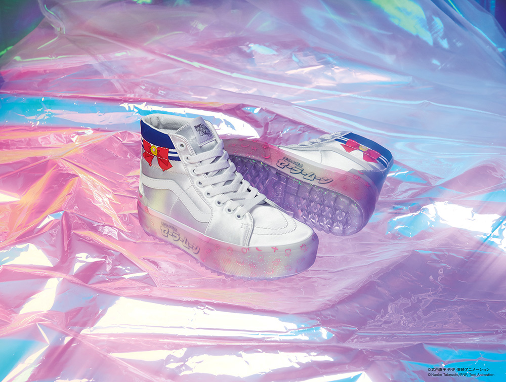 セーラームーン×Vans」変身ブローチとリボンがかわいいスニーカーから
