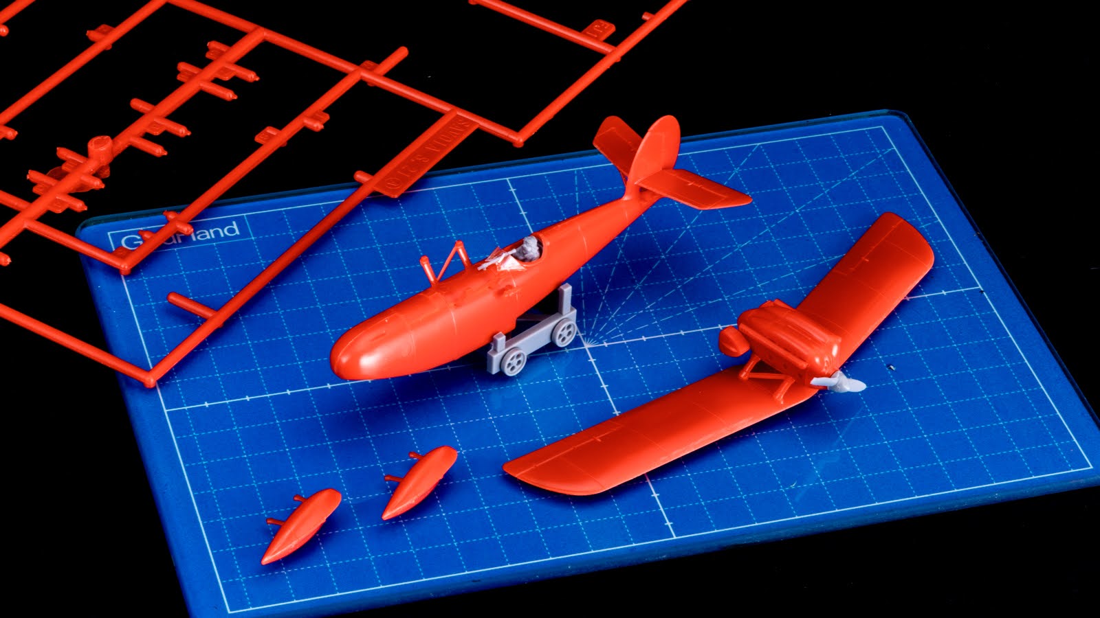 ファインモールドの大定番、『紅の豚』ポルコ・ロッソの乗機を刺し身で