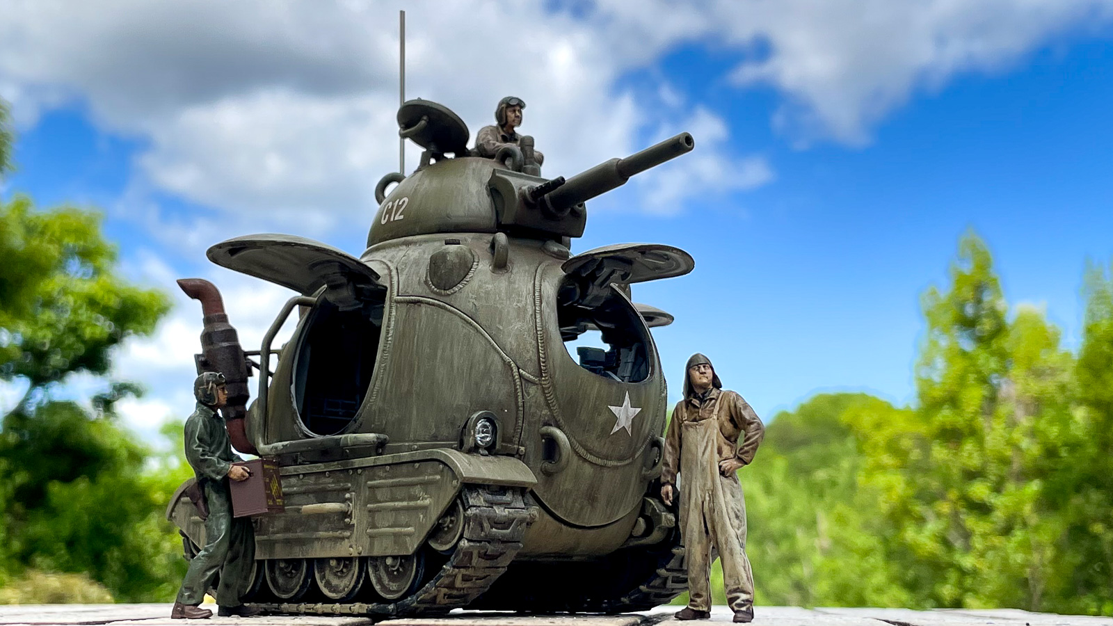 戦車というのはこういう乗り物なんだよ」と改めてバンダイのプラモデル