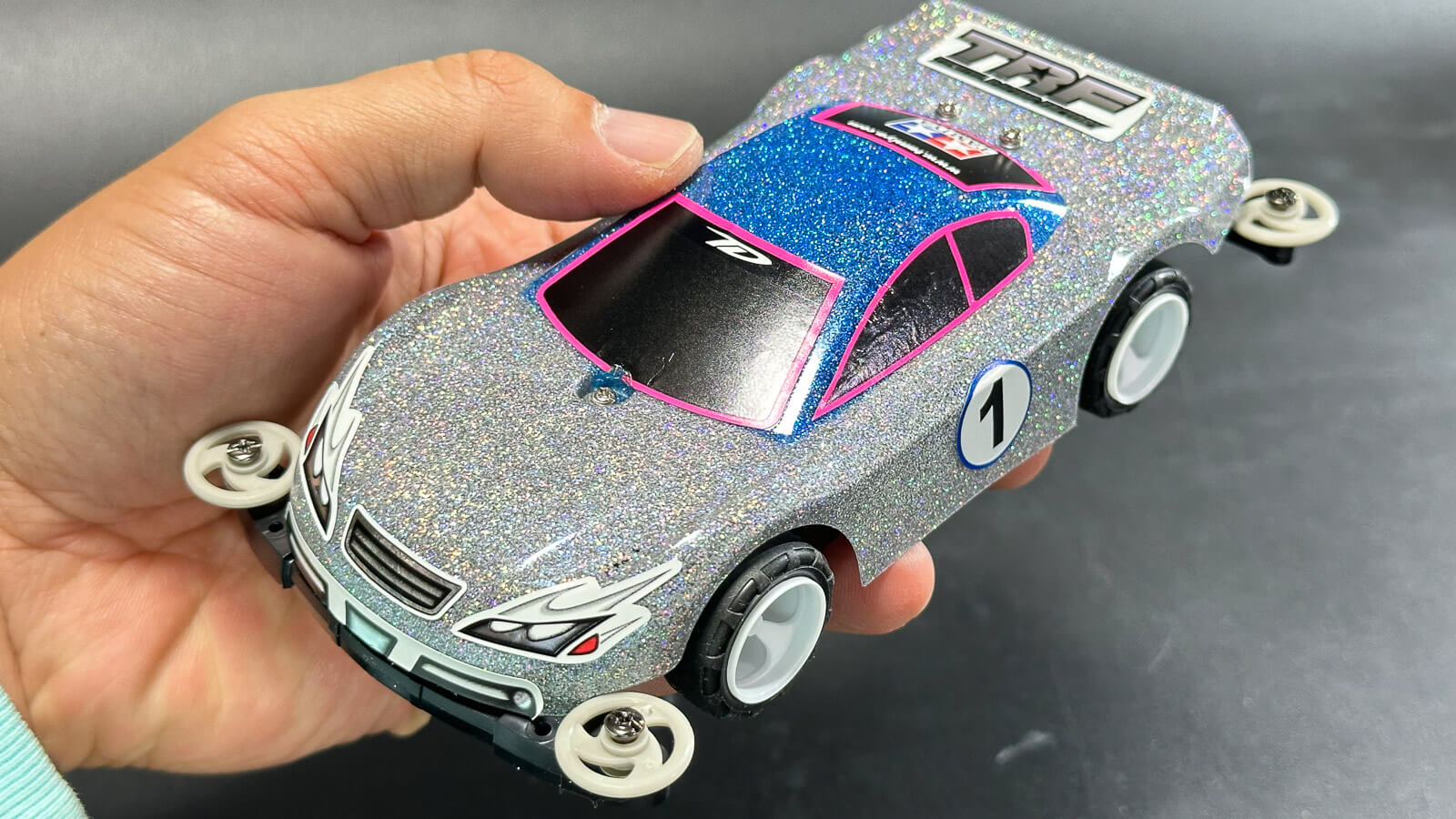 ミニ四駆のポリカボディに「お手軽ギラギララメ塗装」を施して