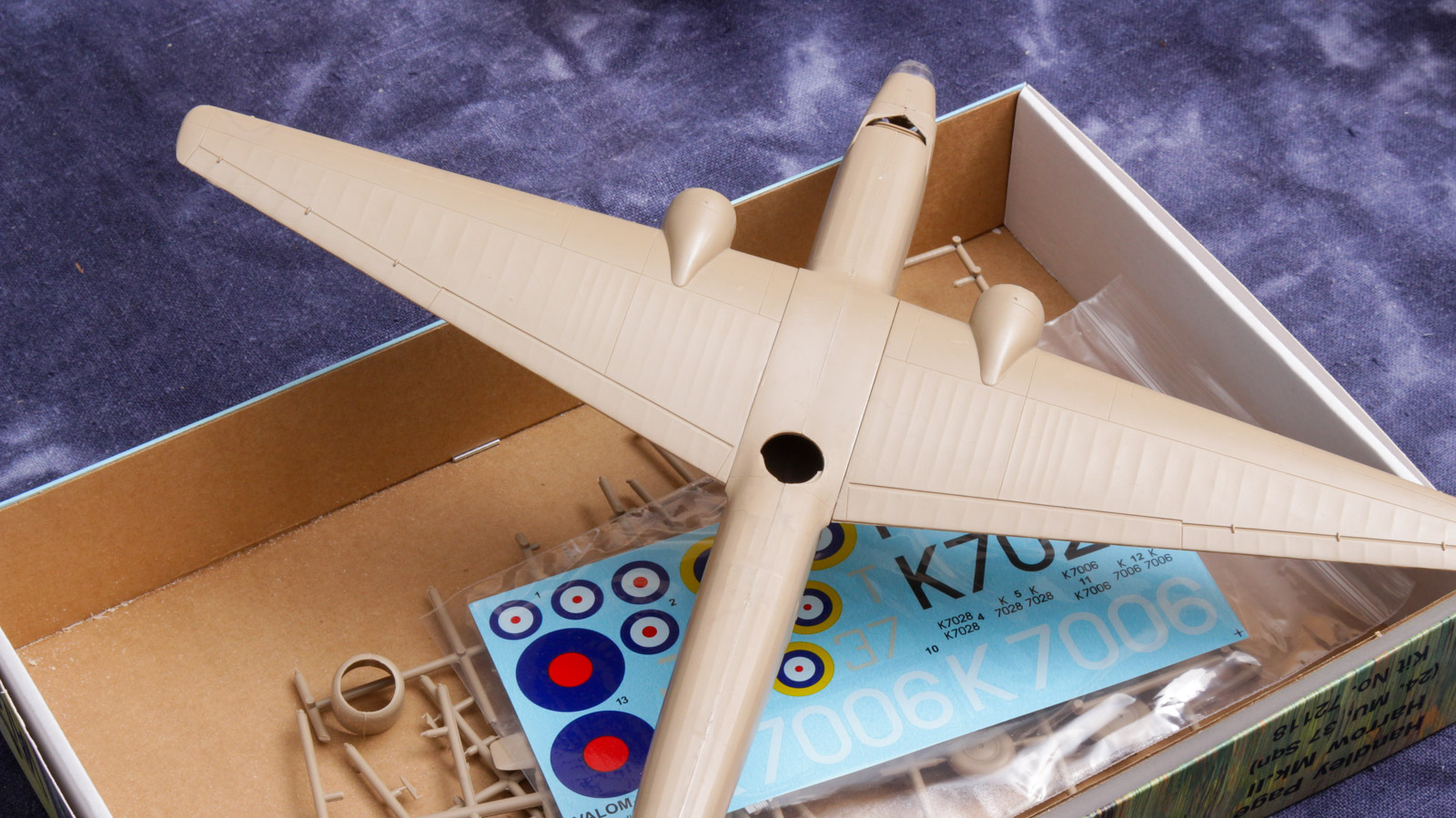 デカイ飛行機は場所を取るからかっこいい／VALOM 1/72 Handley Page